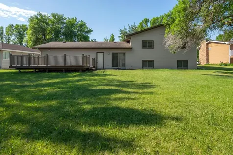 1907 25 1/2 Avenue S Fargo ND 58103