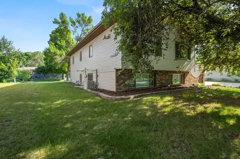 1907 25 1/2 Avenue S Fargo ND 58103
