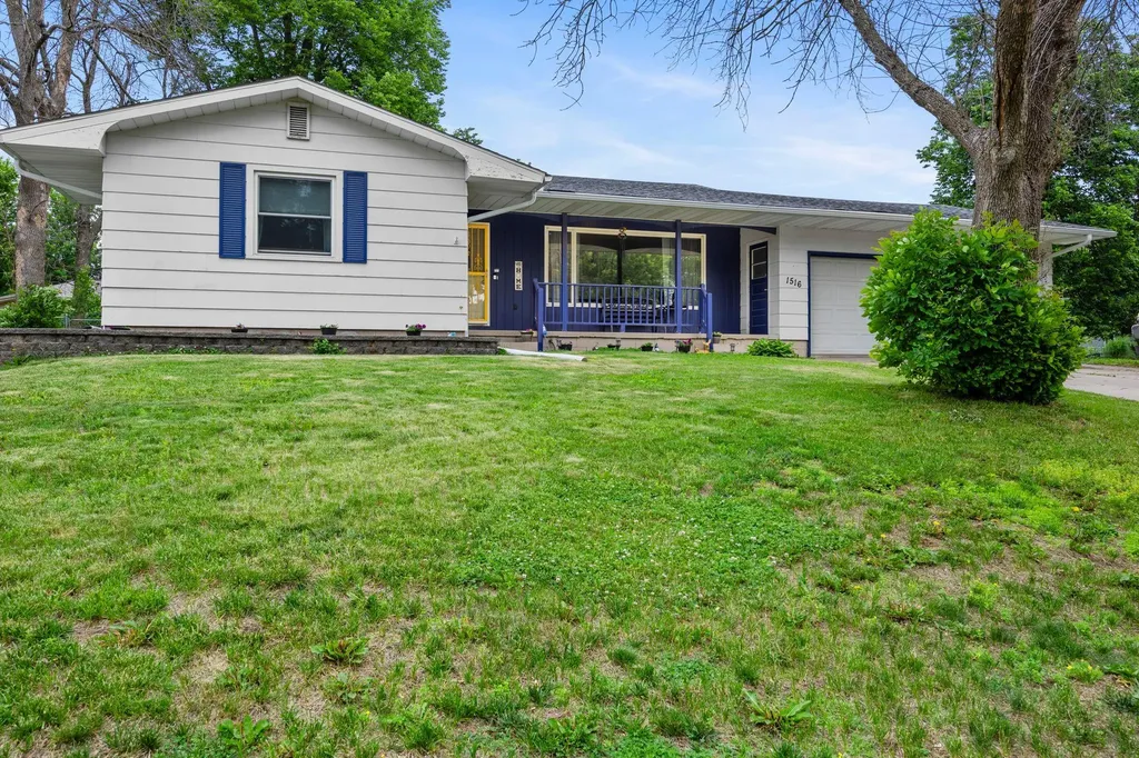 1516 Wellington Crescent Faribault MN 55021