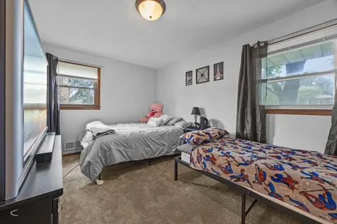 1516 Wellington Crescent Faribault MN 55021
