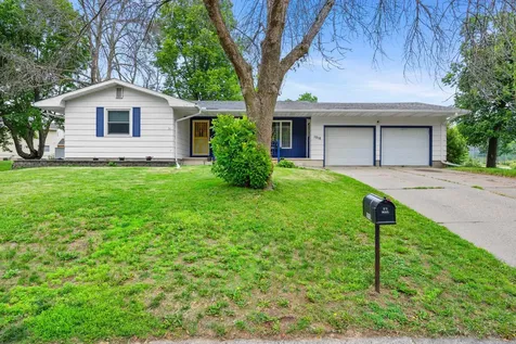 1516 Wellington Crescent Faribault MN 55021