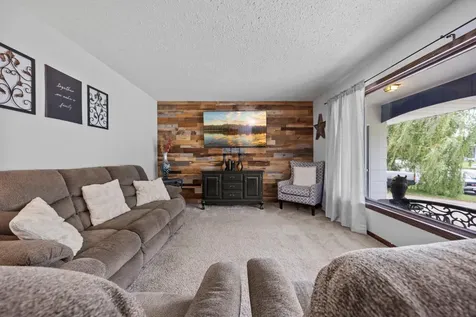 1516 Wellington Crescent Faribault MN 55021