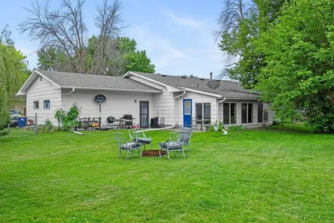 1516 Wellington Crescent Faribault MN 55021