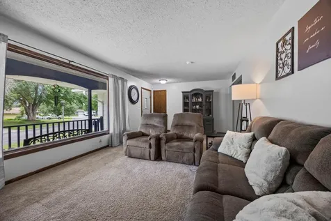1516 Wellington Crescent Faribault MN 55021