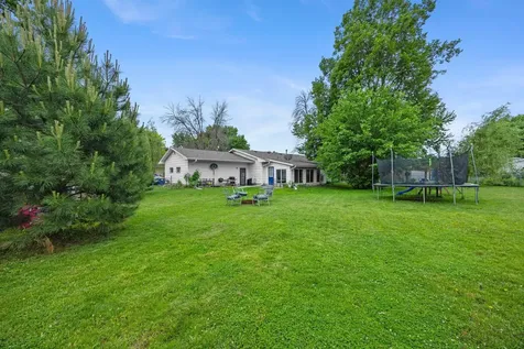 1516 Wellington Crescent Faribault MN 55021