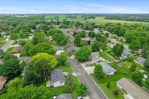 1516 Wellington Crescent Faribault MN 55021
