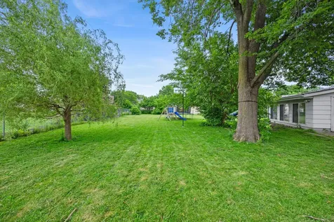 1516 Wellington Crescent Faribault MN 55021