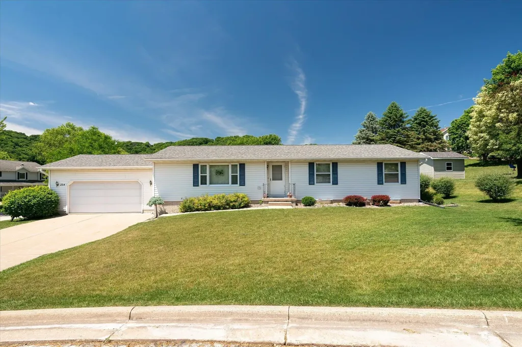 224 Eagles Bluff Road La Crescent MN 55947