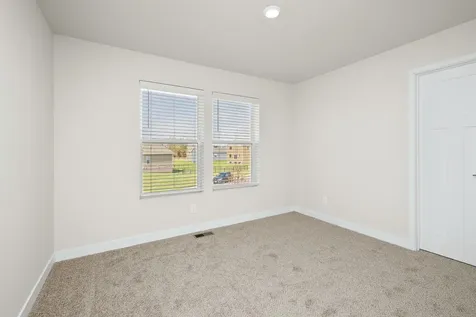 905 Spruce Circle N Cambridge MN 55008