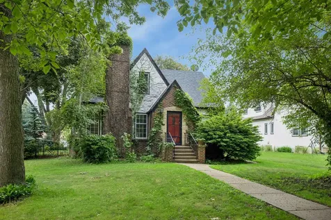 1390 Iowa Avenue W Falcon Heights MN 55108