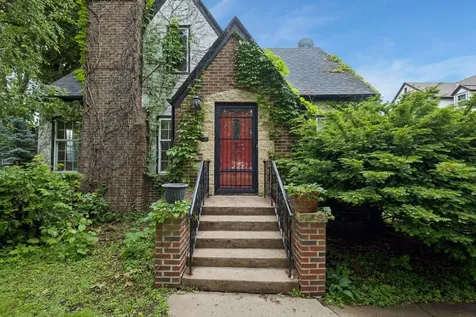 1390 Iowa Avenue W Falcon Heights MN 55108