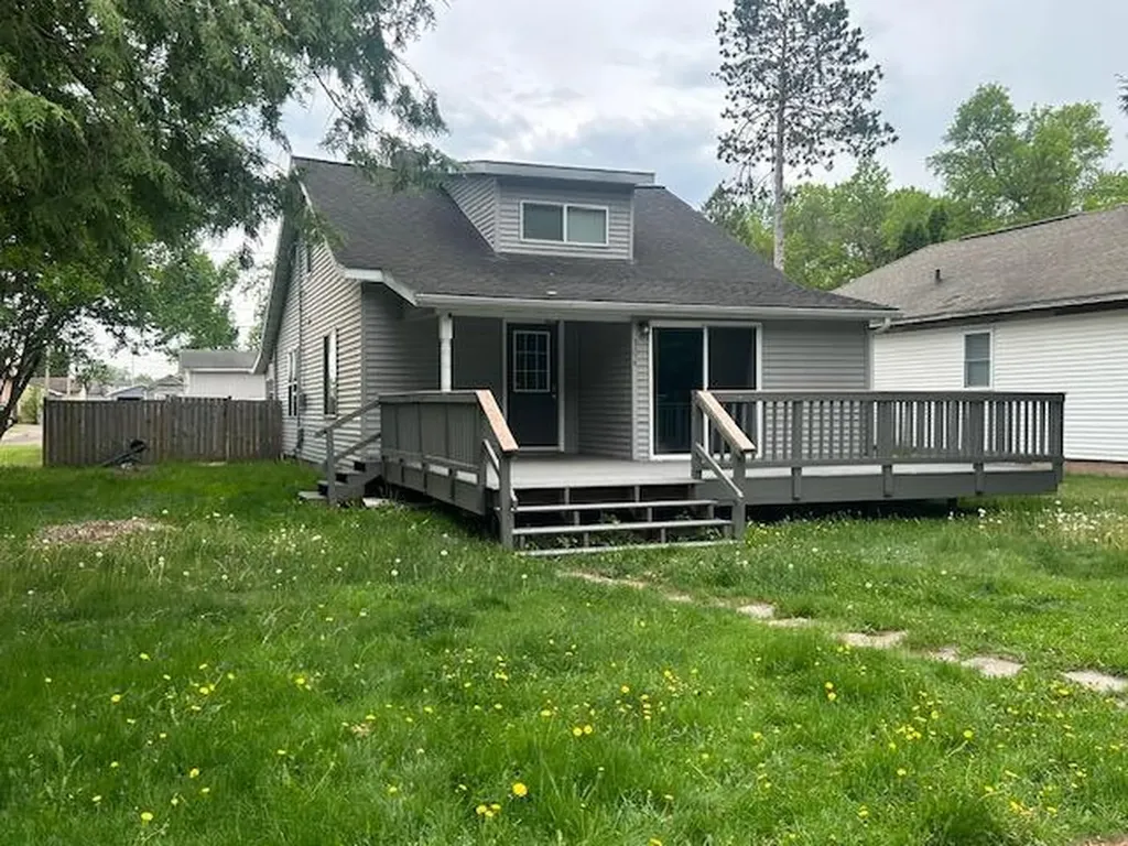 306 Ekman Avenue Marble MN 55764