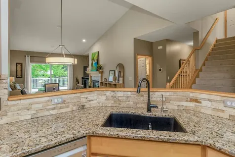 7137 Newbury Road Woodbury MN 55125