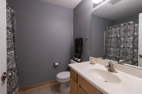 7137 Newbury Road Woodbury MN 55125
