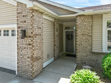 824 Monet Court Mendota Heights MN 55120