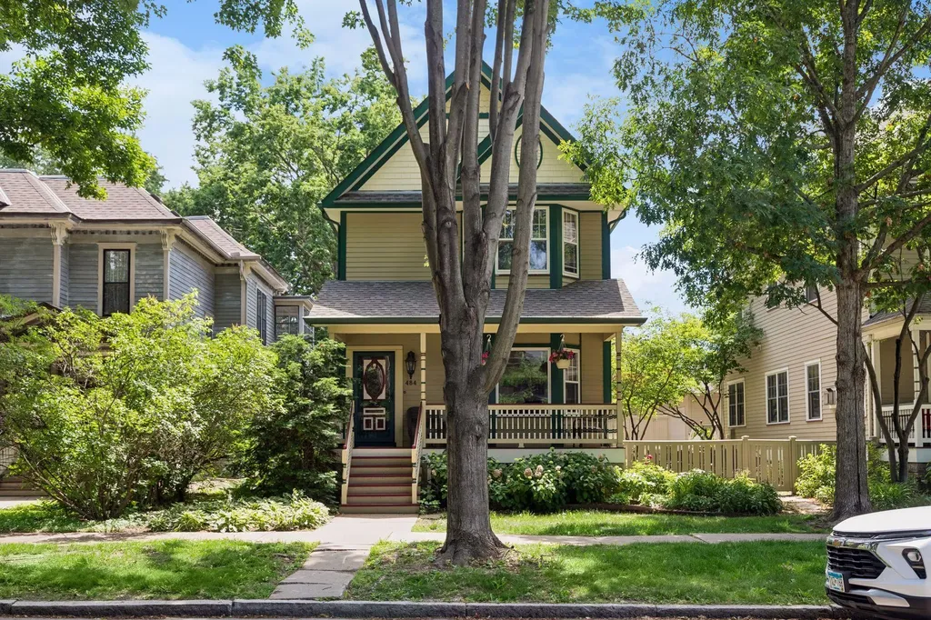 484 Laurel Avenue Saint Paul MN 55102
