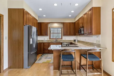 484 Laurel Avenue Saint Paul MN 55102