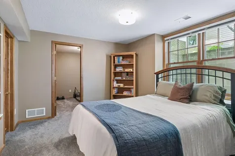 484 Laurel Avenue Saint Paul MN 55102