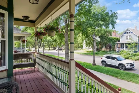 484 Laurel Avenue Saint Paul MN 55102