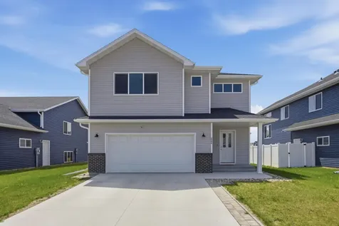 2506 Fulton Loop S Fargo ND 58104