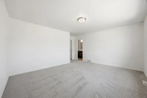 2506 Fulton Loop S Fargo ND 58104