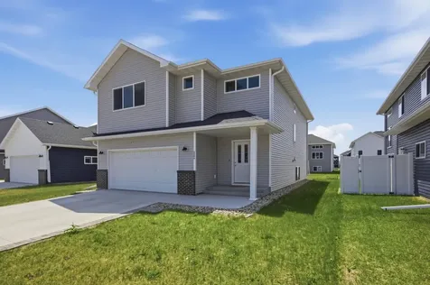 2506 Fulton Loop S Fargo ND 58104