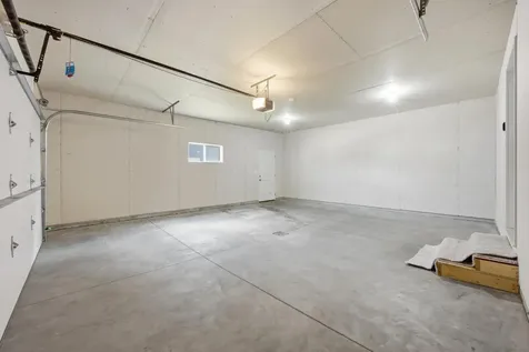 2506 Fulton Loop S Fargo ND 58104