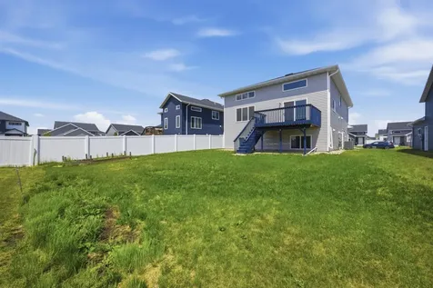 2506 Fulton Loop S Fargo ND 58104