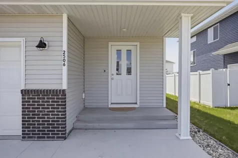2506 Fulton Loop S Fargo ND 58104