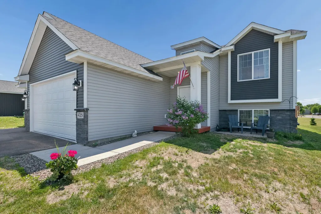 425 Eagle Street NW Isanti MN 55040