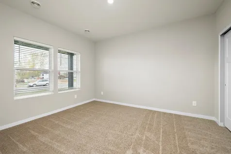 907 Sycamore Place N Cambridge MN 55008
