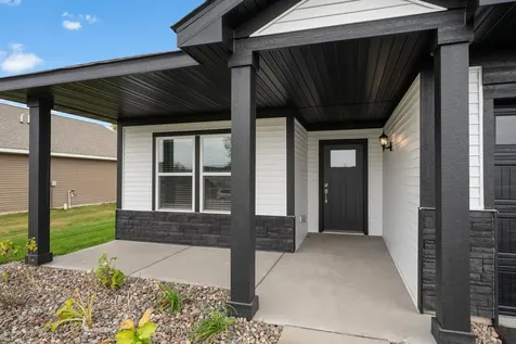 907 Sycamore Place N Cambridge MN 55008