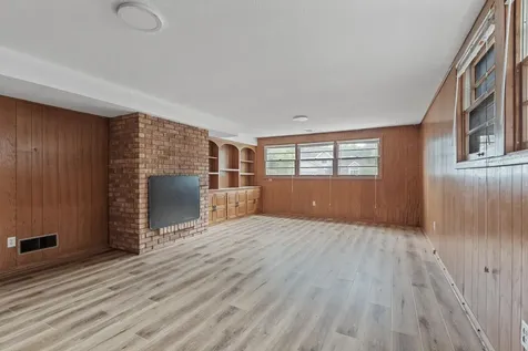 8542 Plymouth Avenue N Minneapolis MN 55427