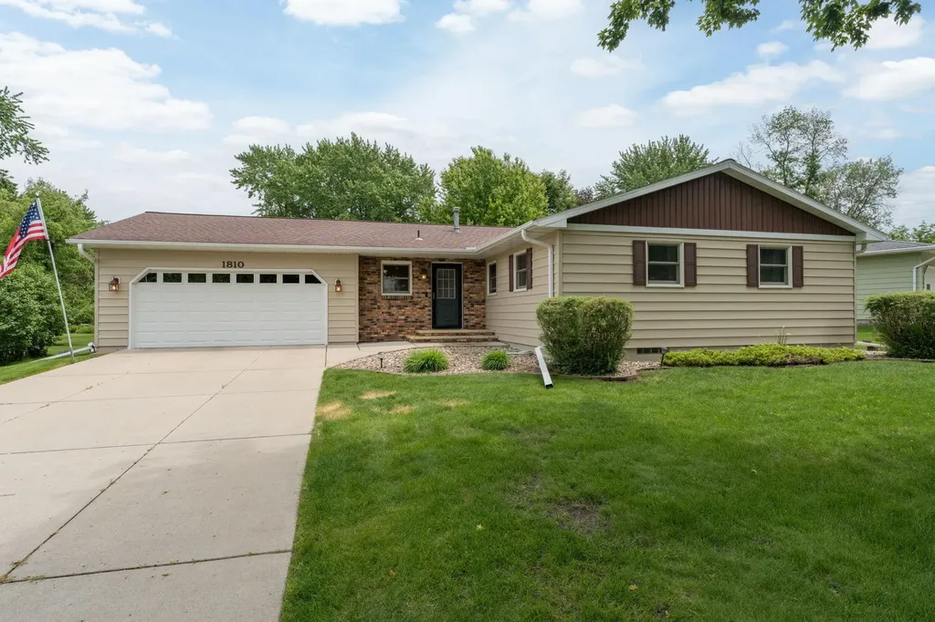 1810 Candi Lane North Mankato MN 56003