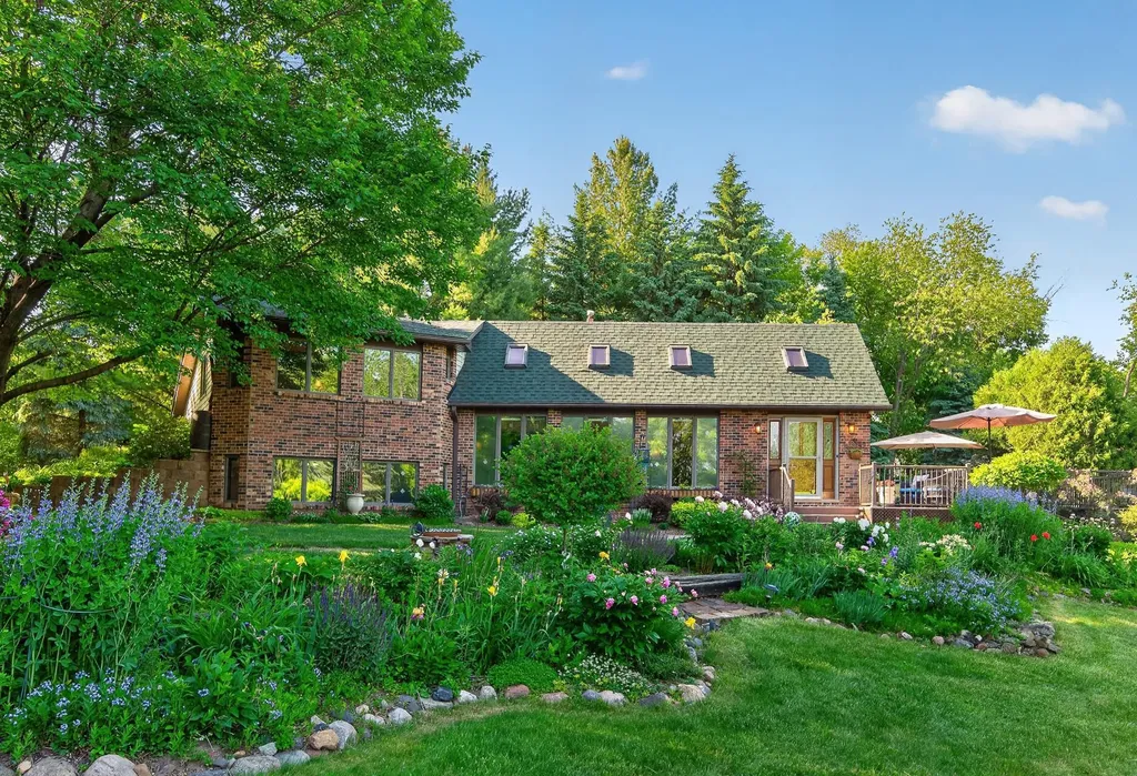 8840 River Heights Way Inver Grove Heights MN 55076