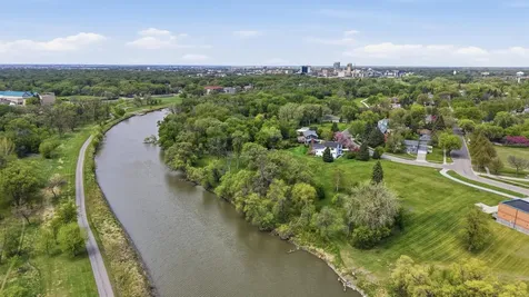 1323 S River Drive Moorhead MN 56560