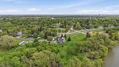 1323 S River Drive Moorhead MN 56560