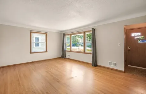 1140 Charlton Street West Saint Paul MN 55118