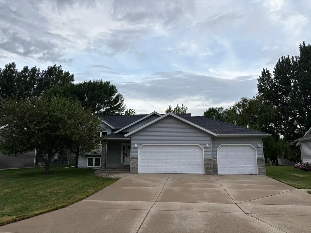 1907 33rd Street S Moorhead MN 56560