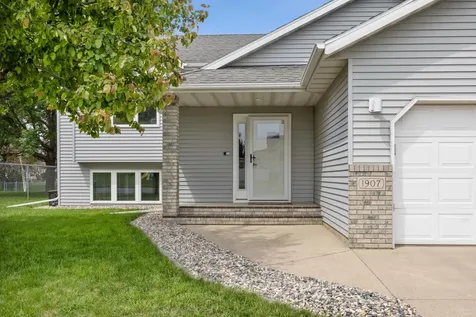1907 33rd Street S Moorhead MN 56560