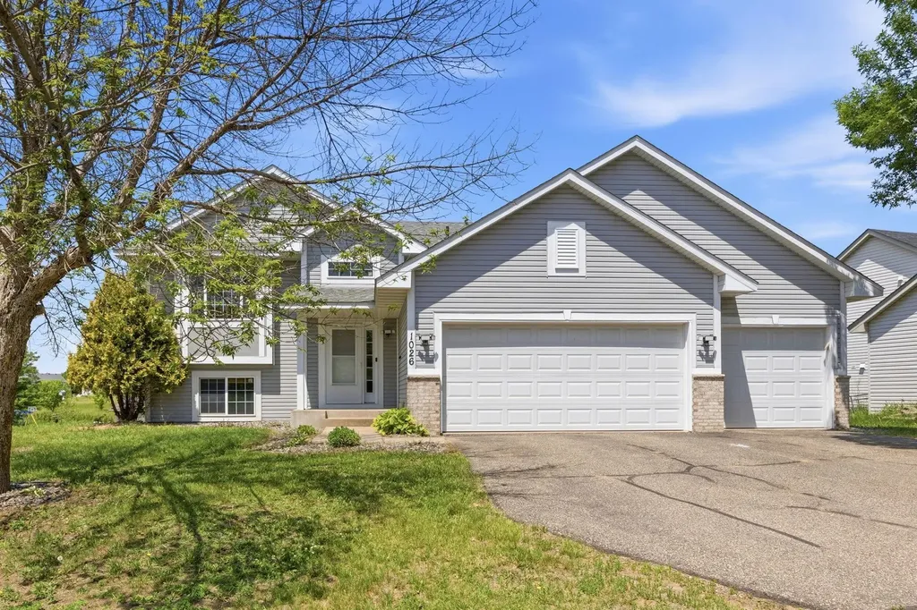 1026 Pioneer Trail SE Cambridge MN 55008