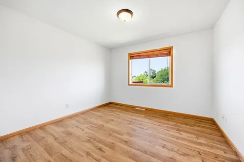 1026 Pioneer Trail SE Cambridge MN 55008