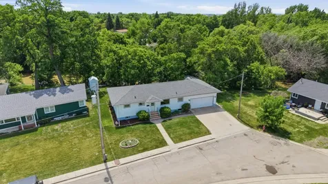 543 4th Avenue W West Fargo ND 58078