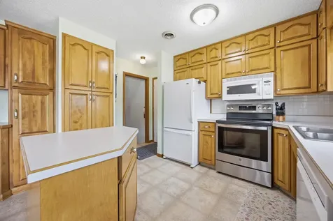 543 4th Avenue W West Fargo ND 58078