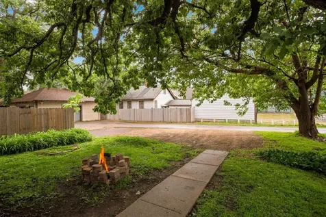 609 Snelling Avenue N Saint Paul MN 55104