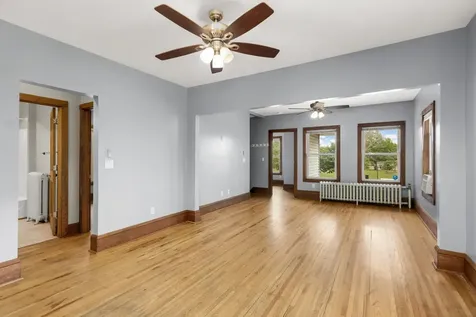 609 Snelling Avenue N Saint Paul MN 55104