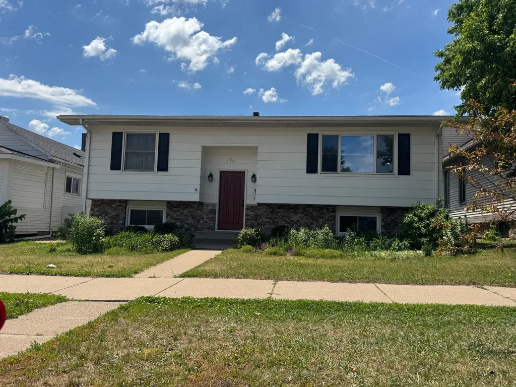 723 E Broadway Street Winona MN 55987