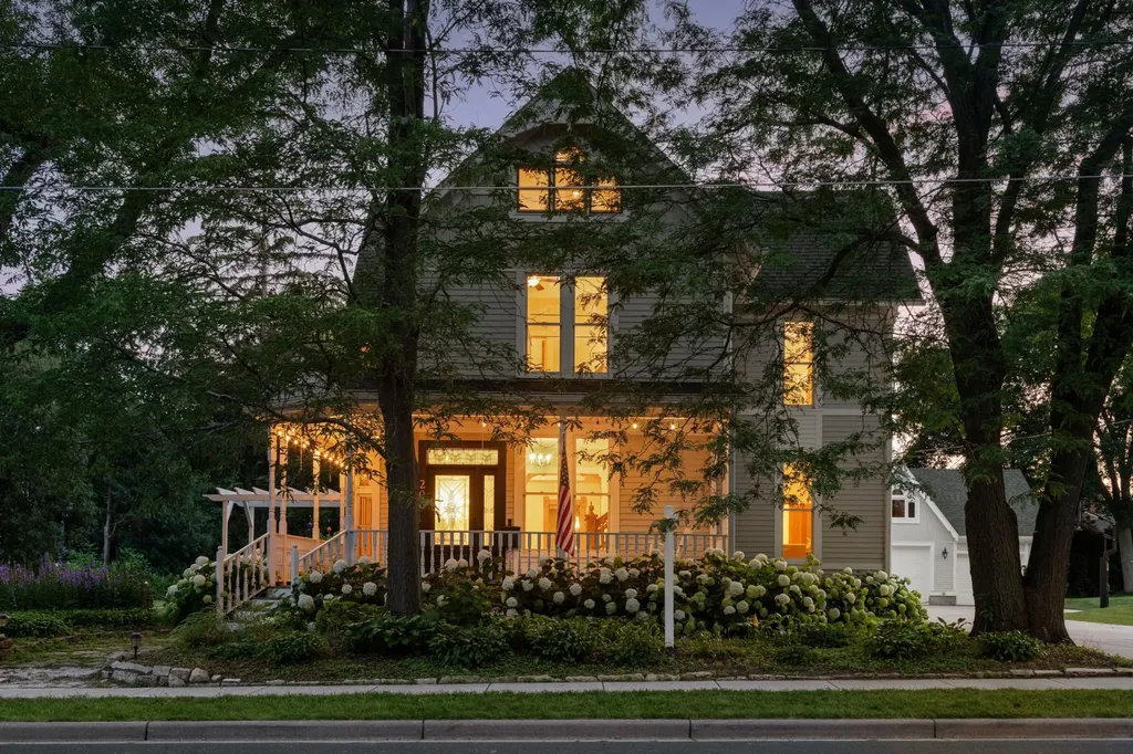 206 5th Street S Stillwater MN 55082