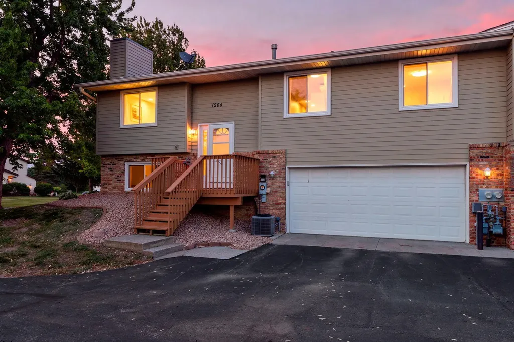 1264 Deercliff Lane Eagan MN 55123