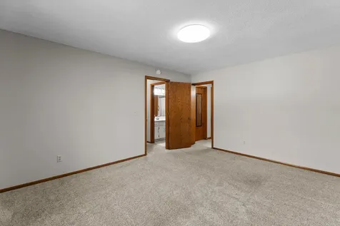 1264 Deercliff Lane Eagan MN 55123